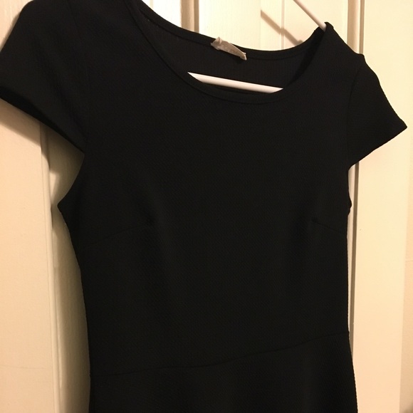 Black dress - Picture 3 of 8